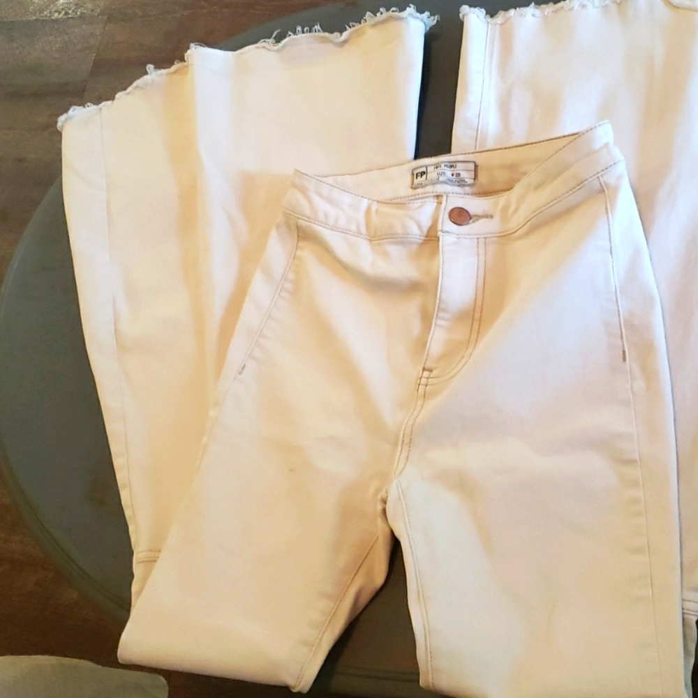 FREE PEOPLE white bell bottom jeans/pants EU 25 US 2
